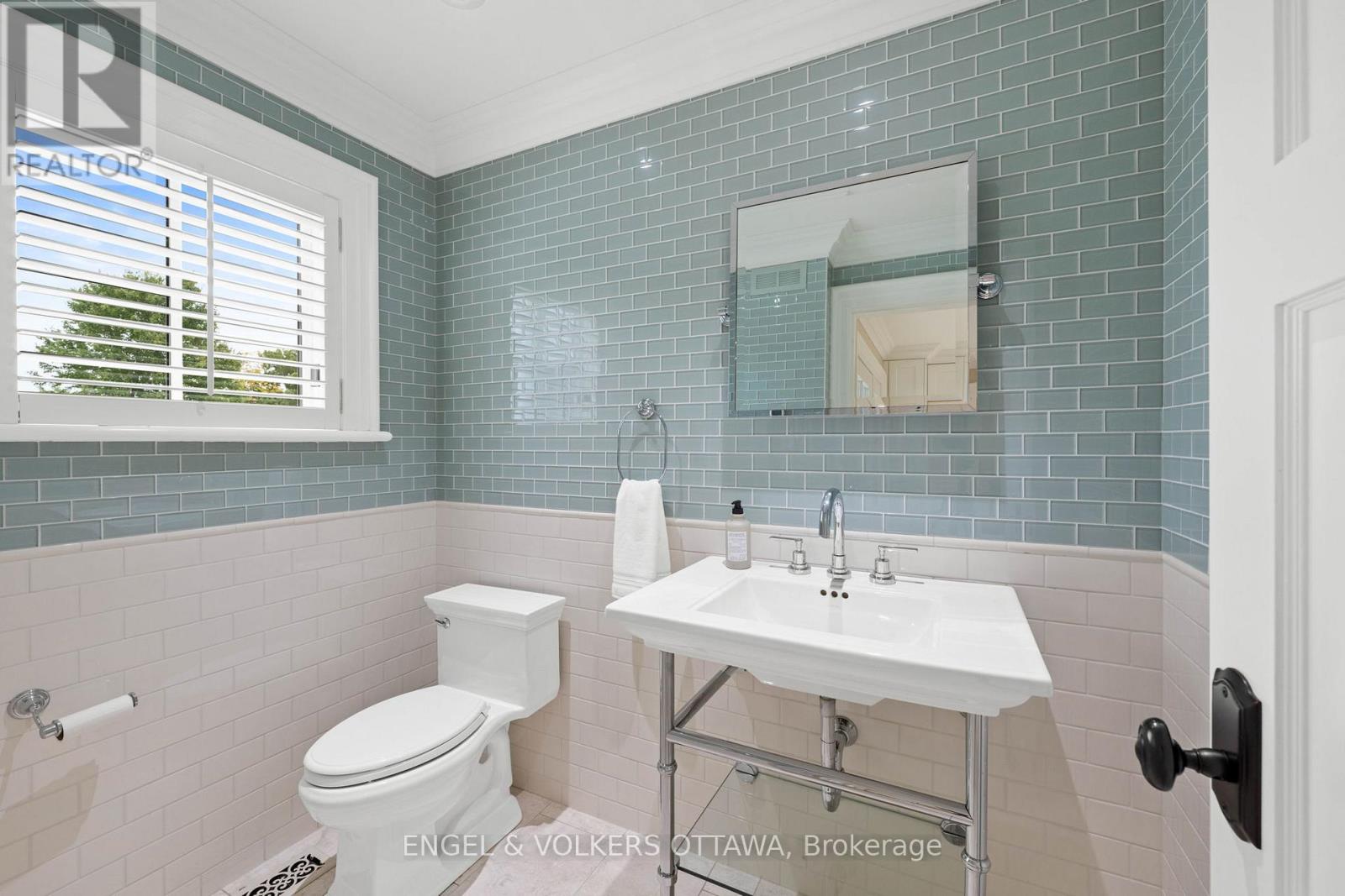 6029 Rideau Valley Drive N