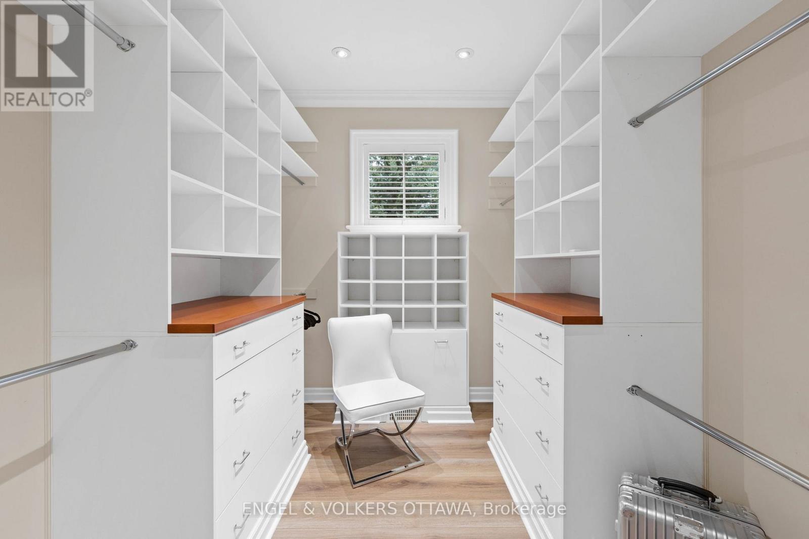 6029 Rideau Valley Drive N