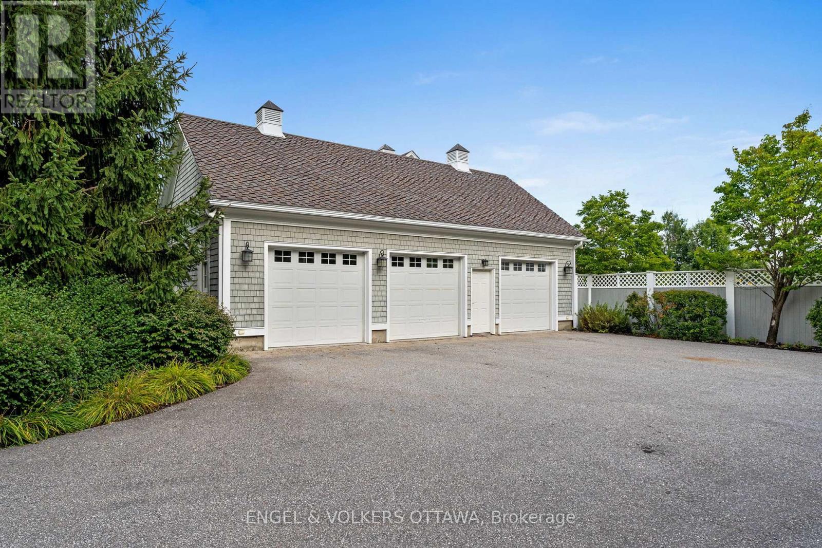 6029 Rideau Valley Drive N