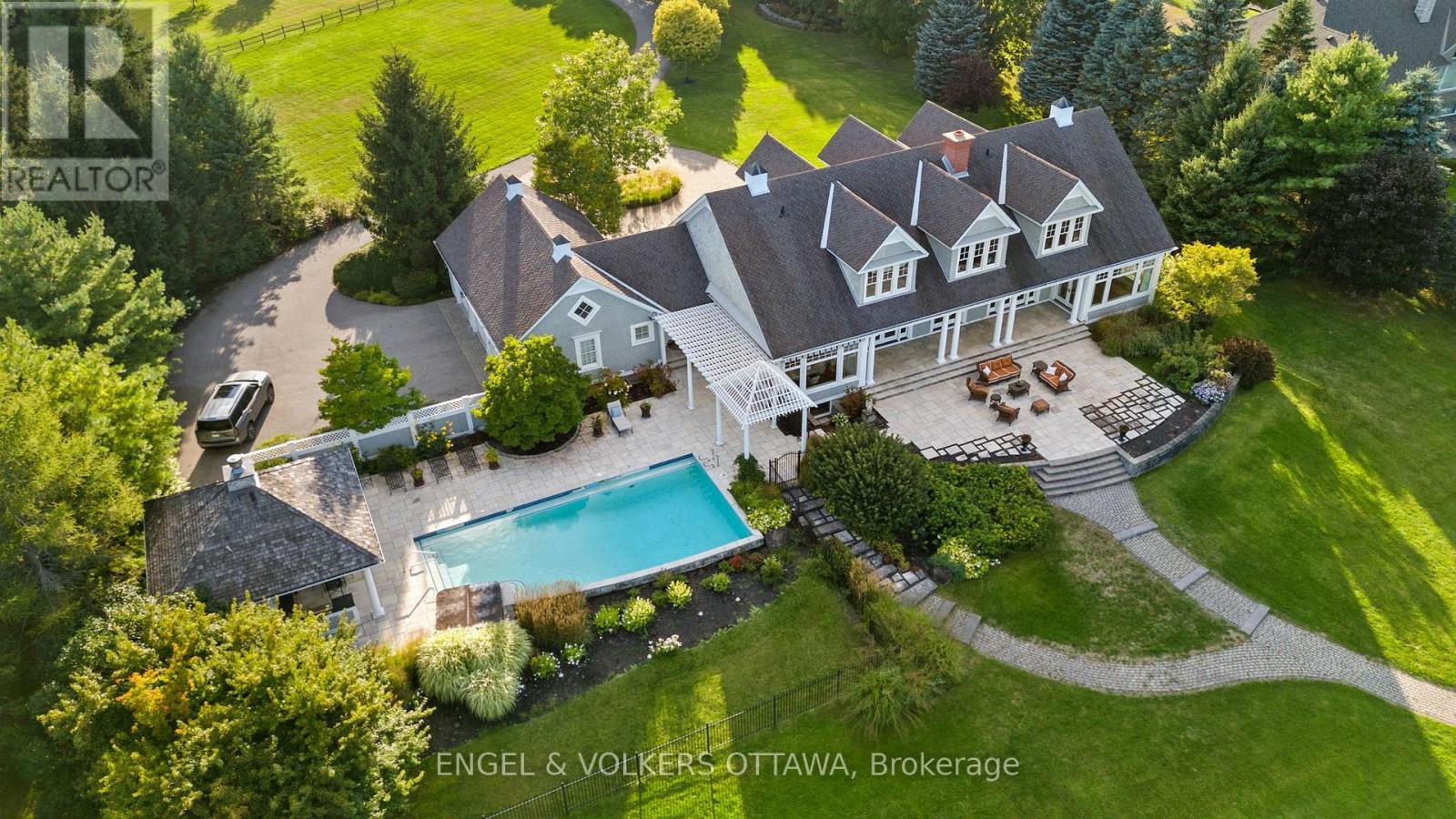 6029 Rideau Valley Drive N