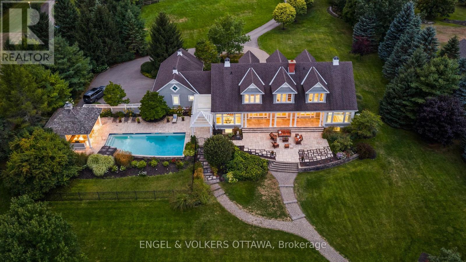 6029 Rideau Valley Drive N