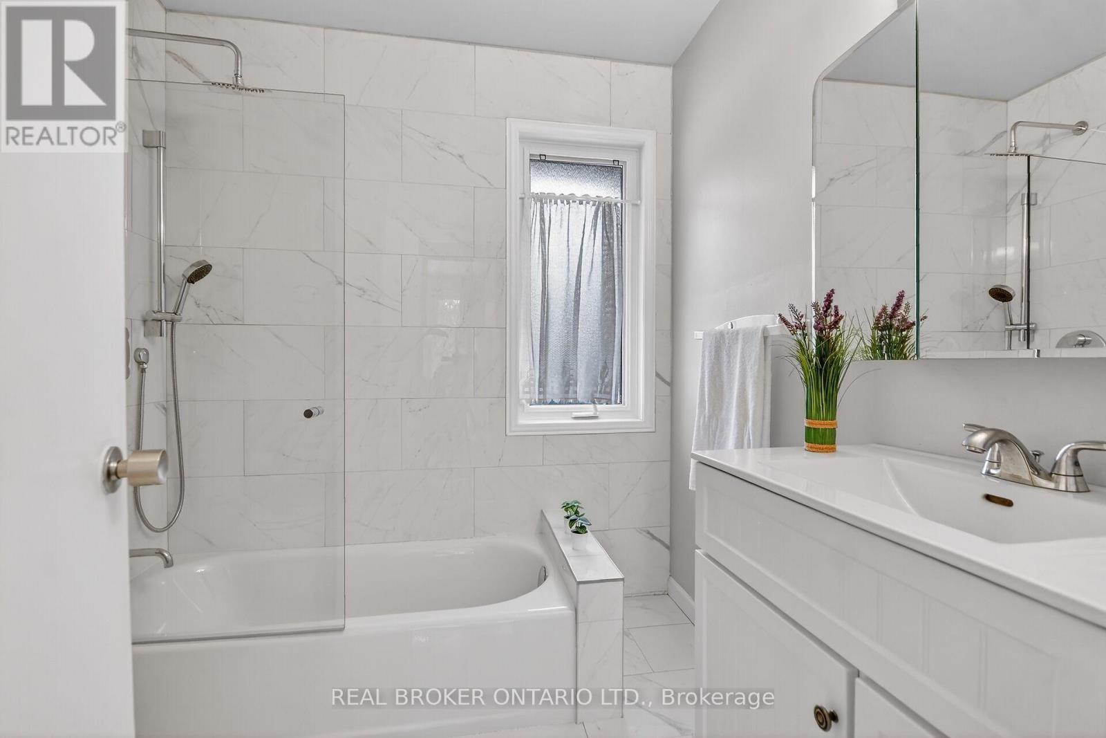 10 Amundsen Crescent