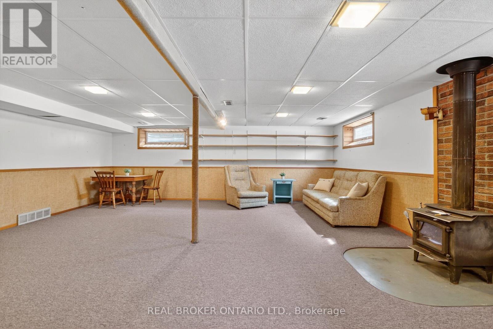 10 Amundsen Crescent