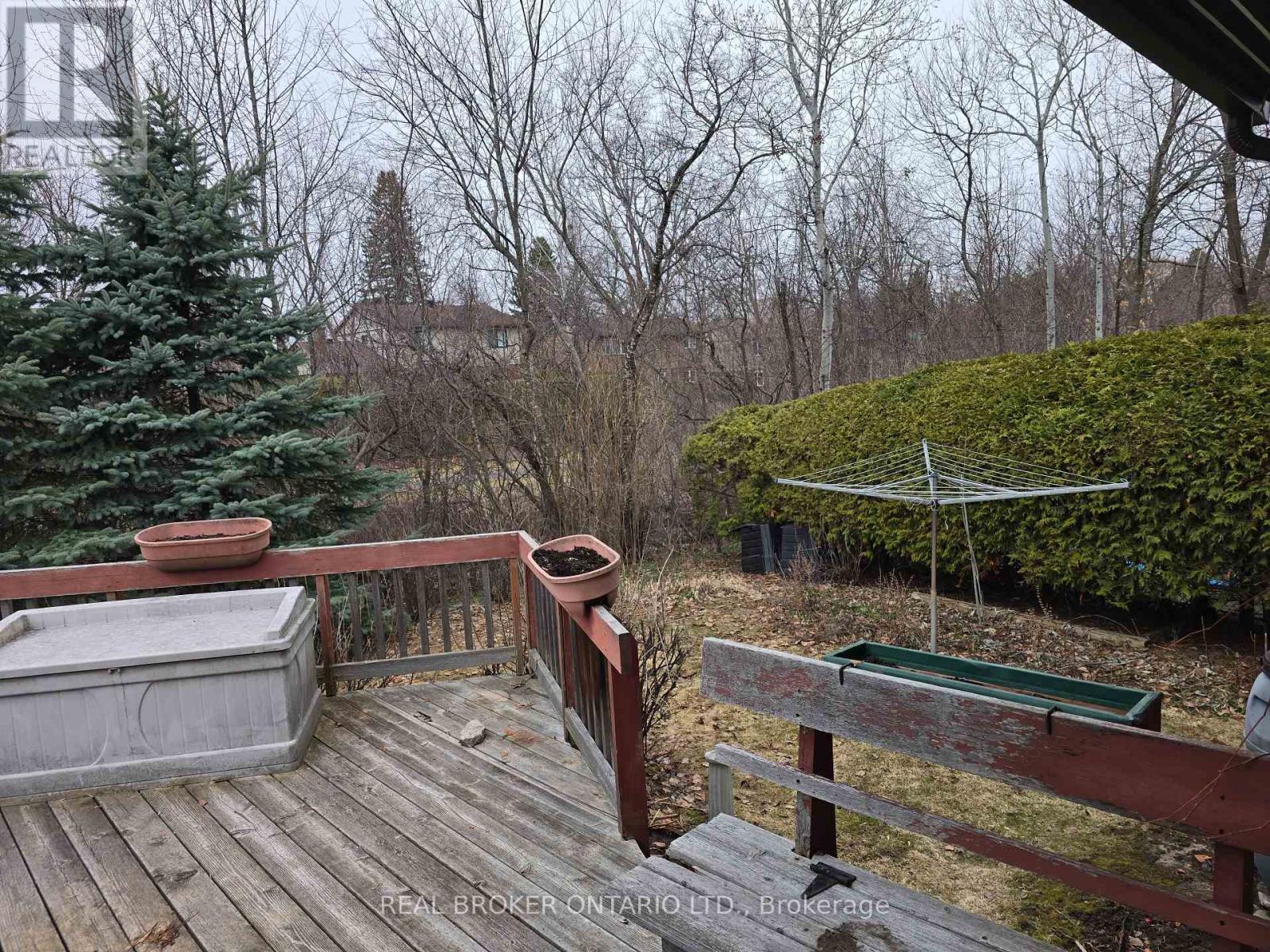 10 Amundsen Crescent