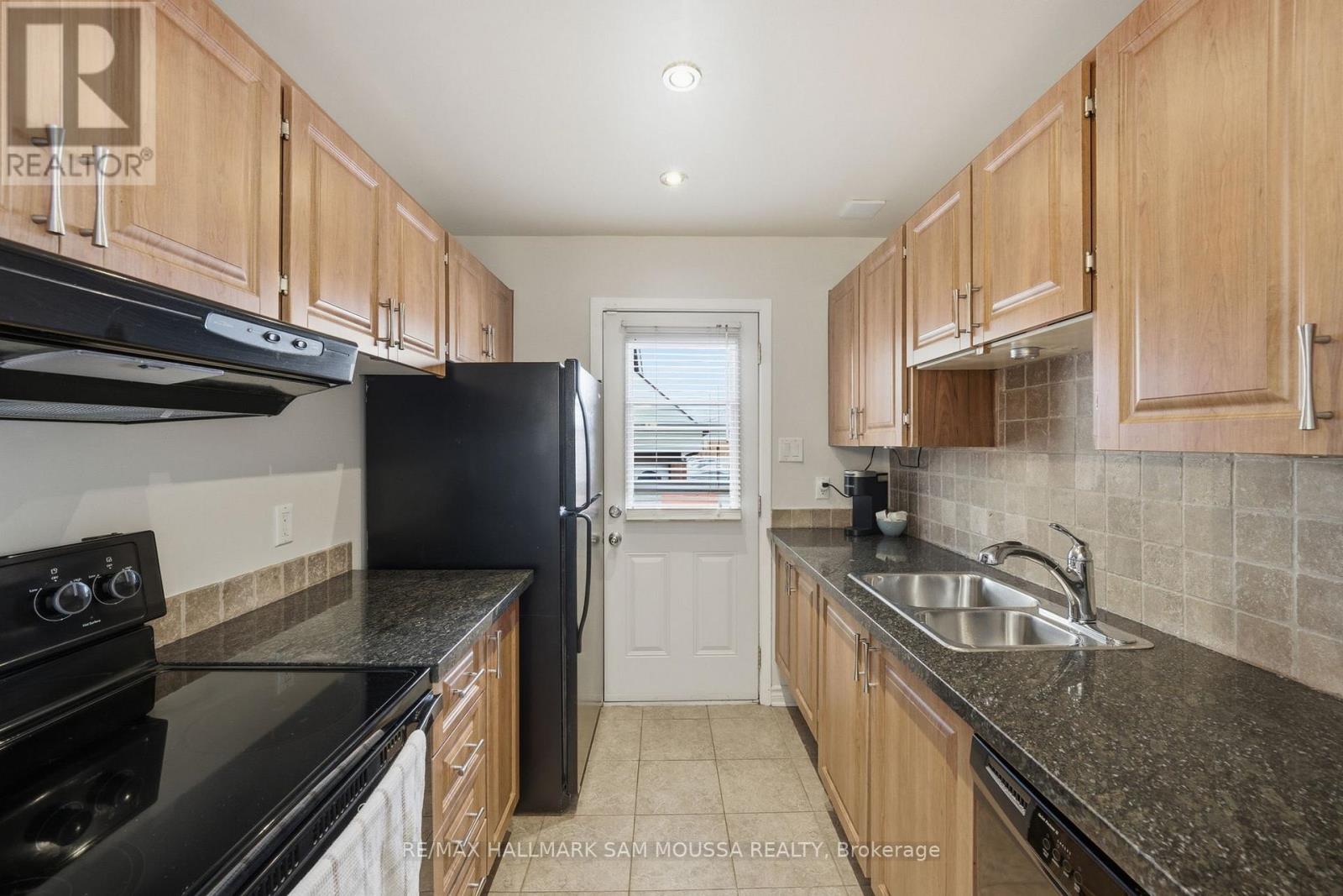 B - 25 Woodvale Green