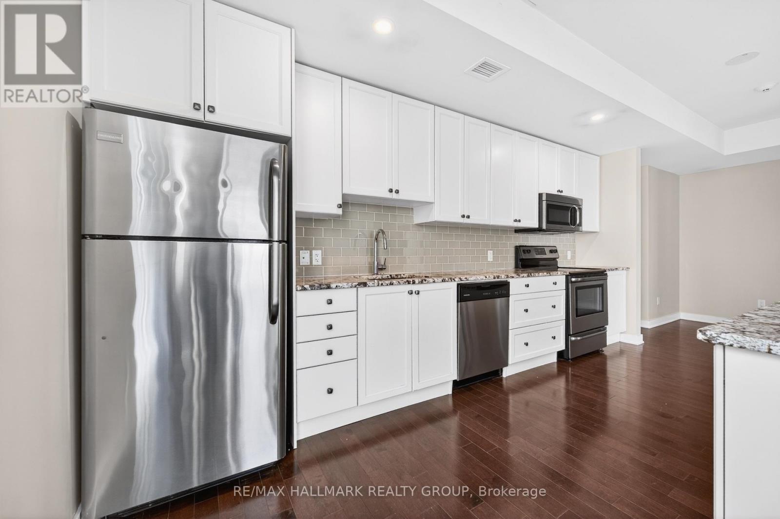 2104 - 179 Metcalfe Street