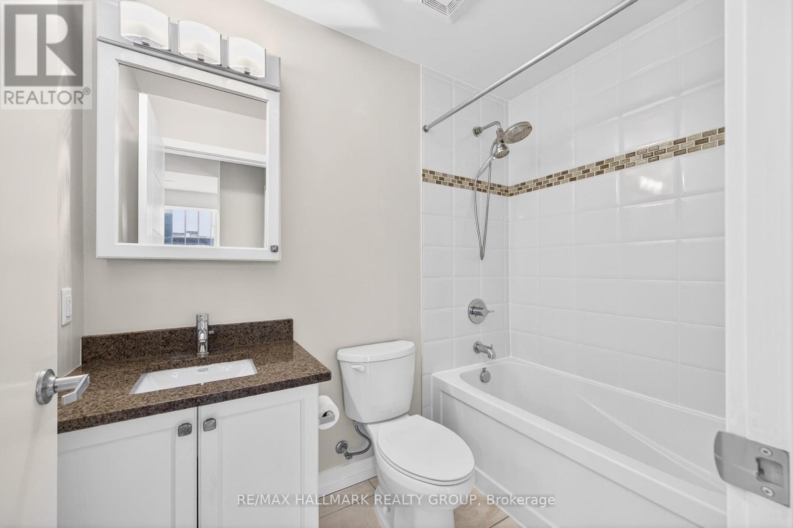 2104 - 179 Metcalfe Street