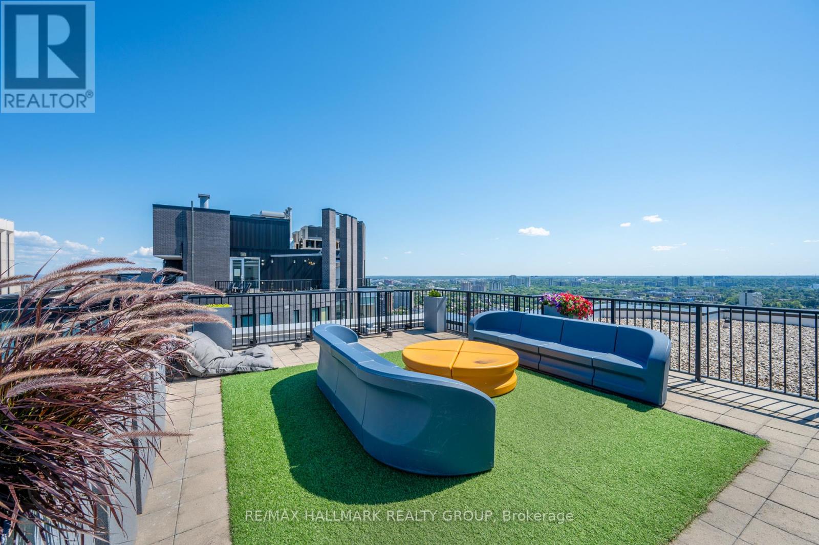 2104 - 179 Metcalfe Street