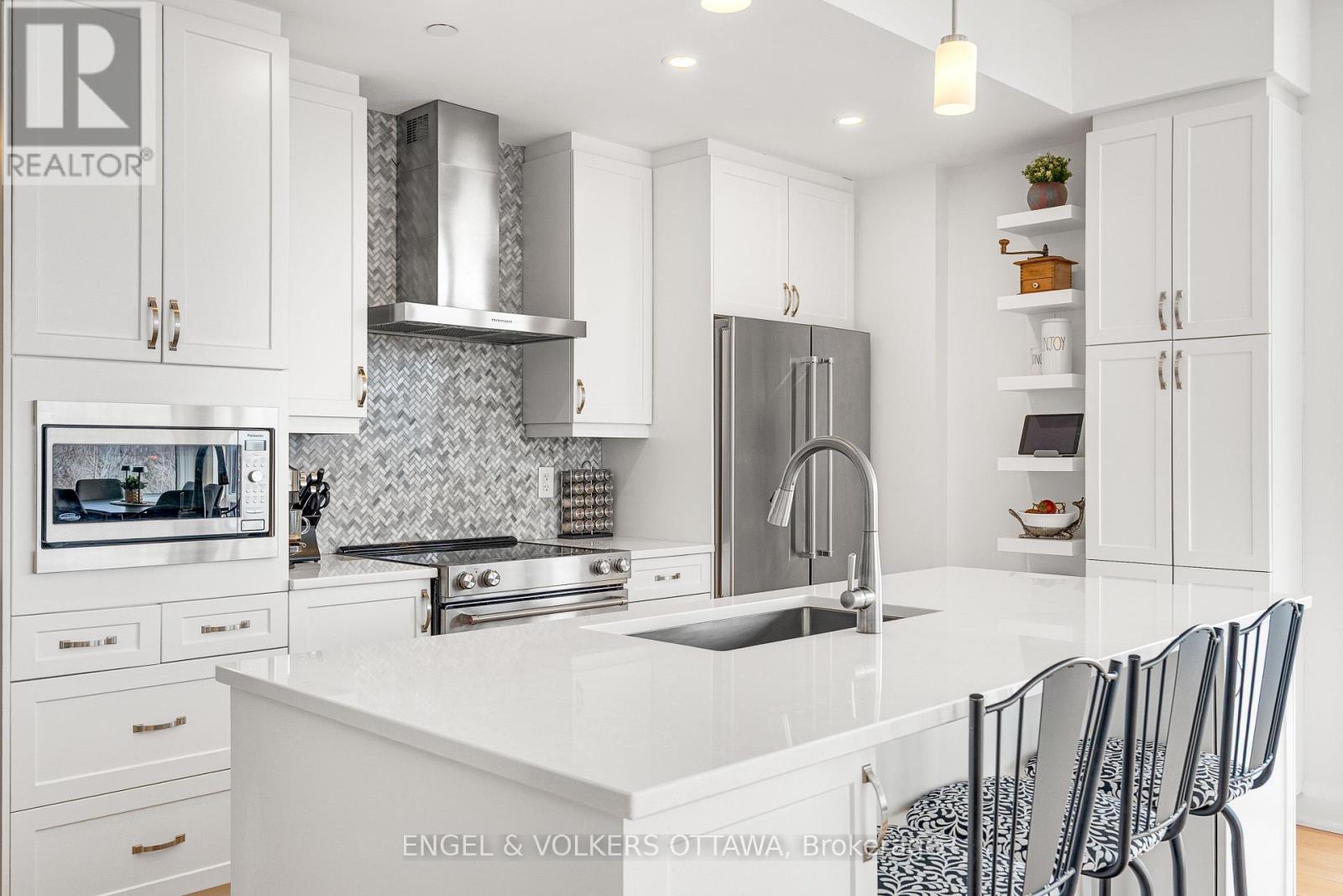 402 - 110 Cortile Private