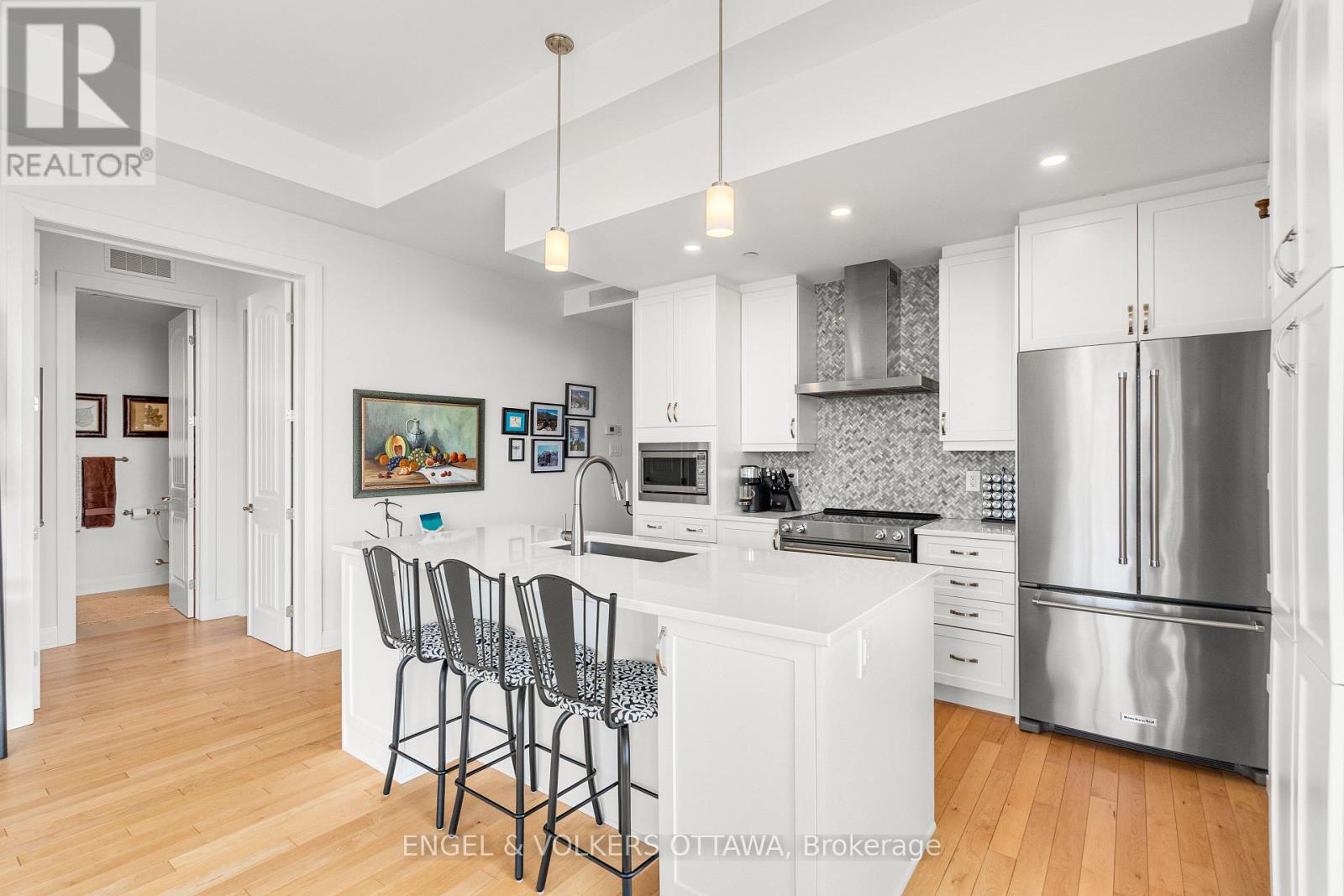 402 - 110 Cortile Private