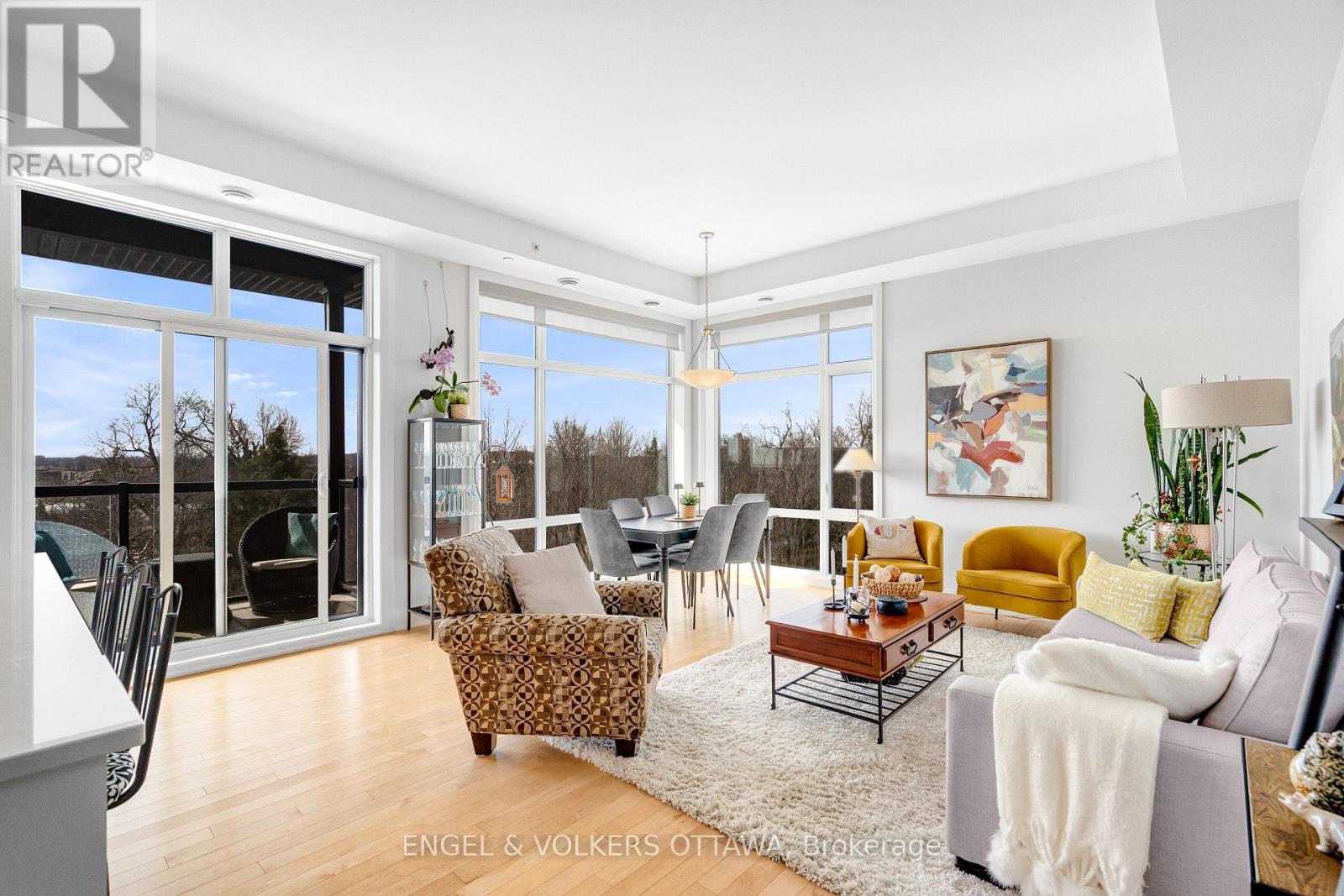 402 - 110 Cortile Private