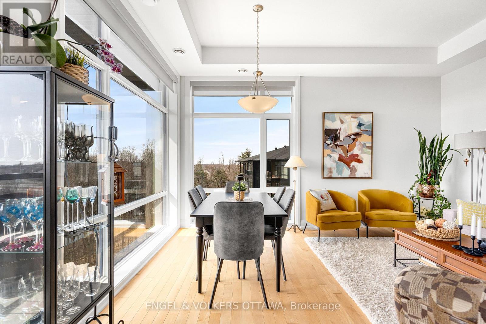 402 - 110 Cortile Private