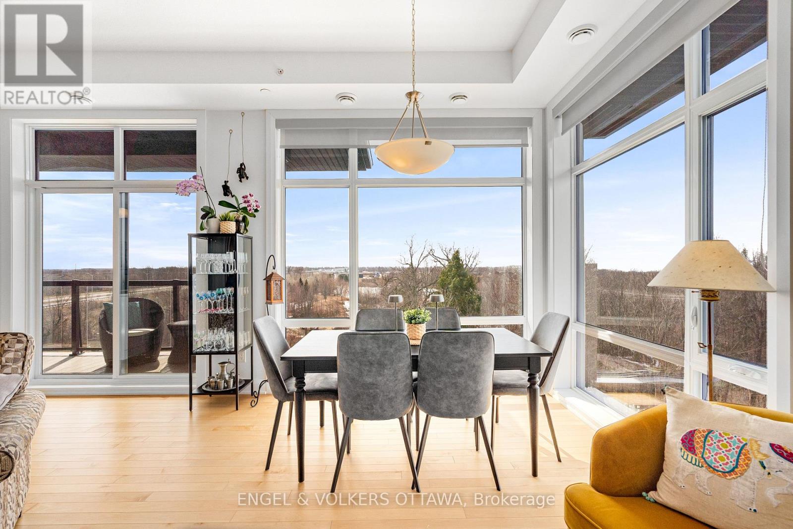 402 - 110 Cortile Private