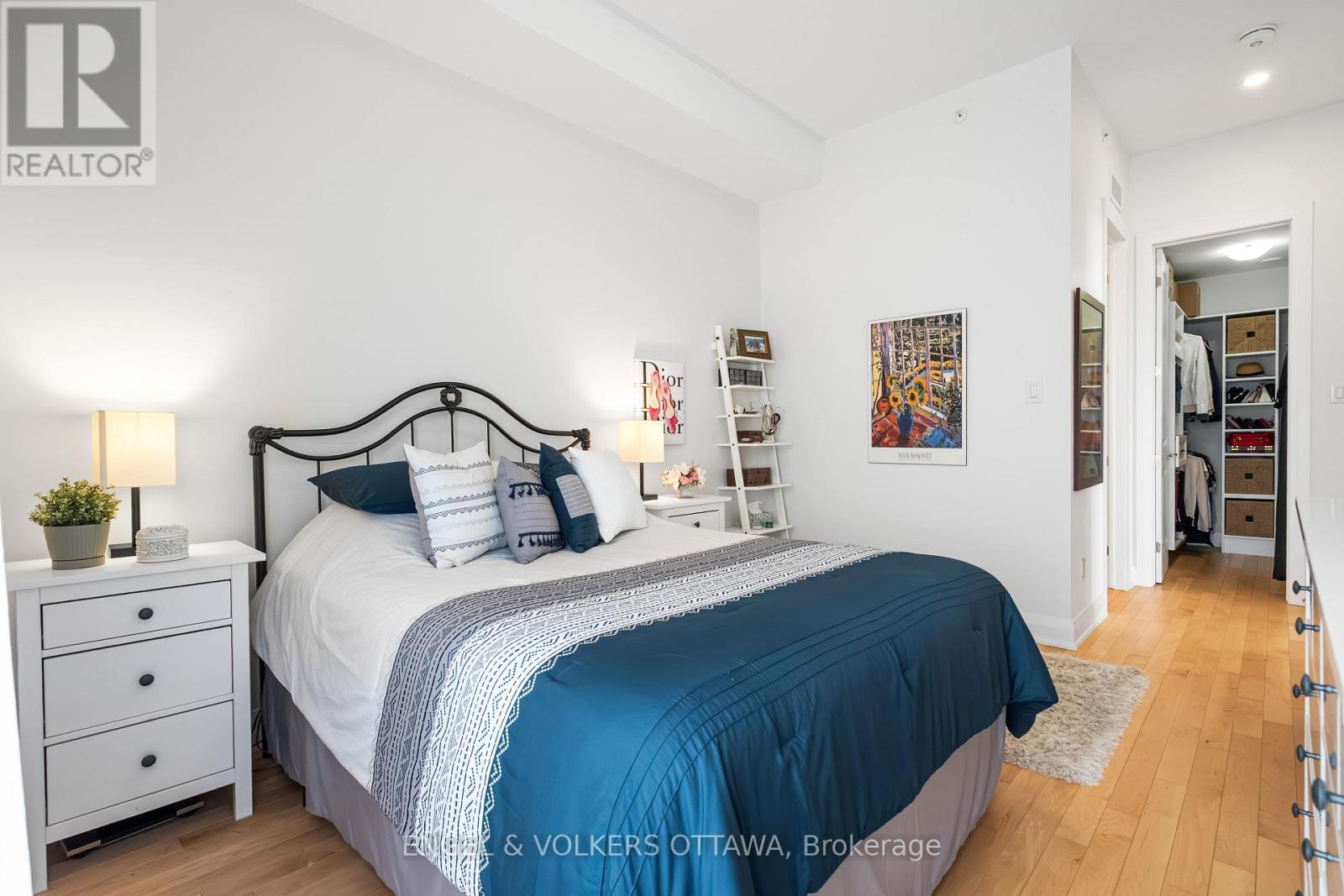 402 - 110 Cortile Private