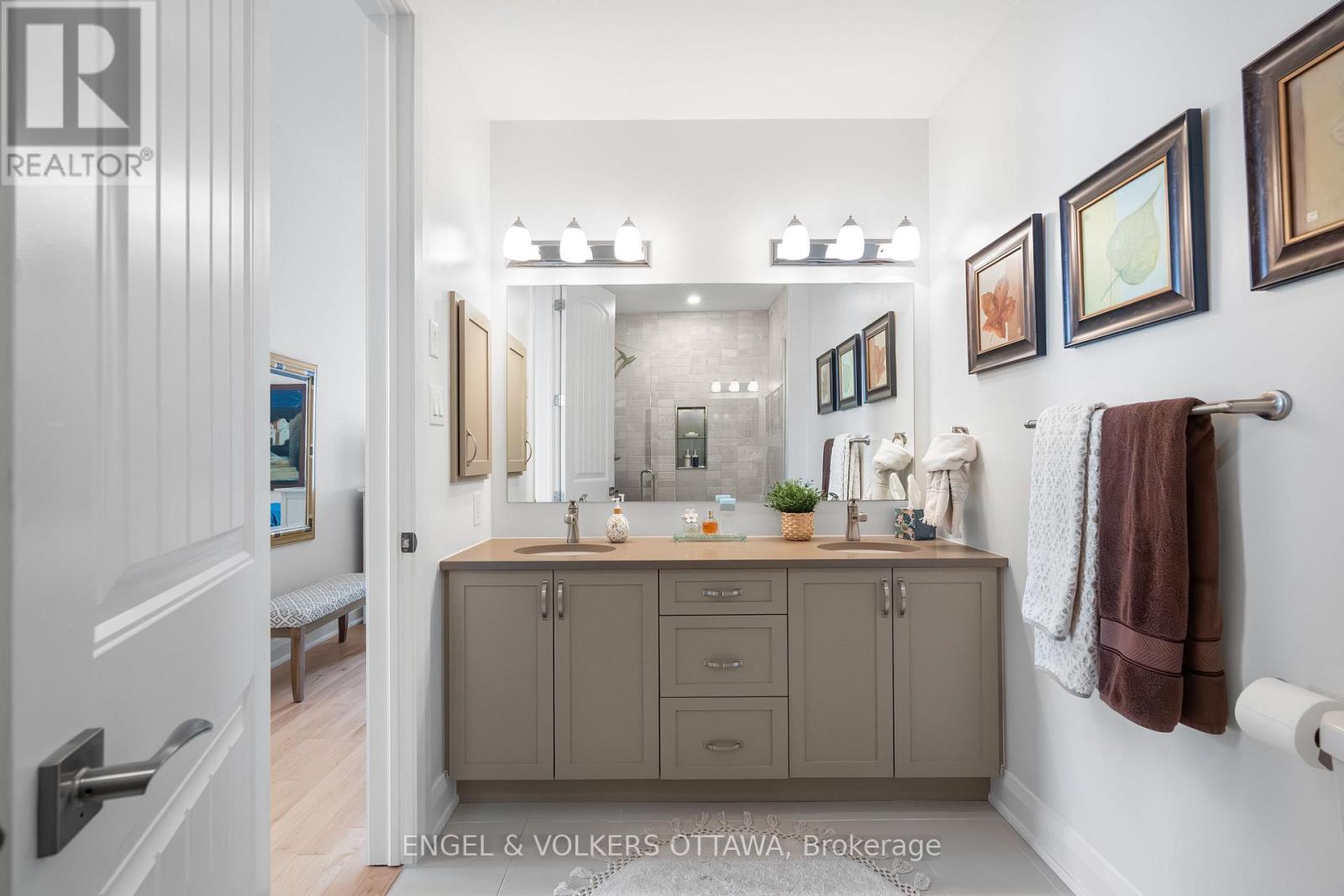 402 - 110 Cortile Private