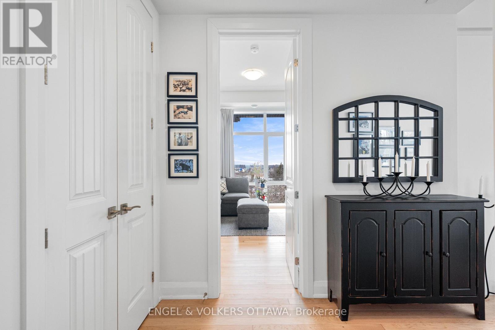 402 - 110 Cortile Private