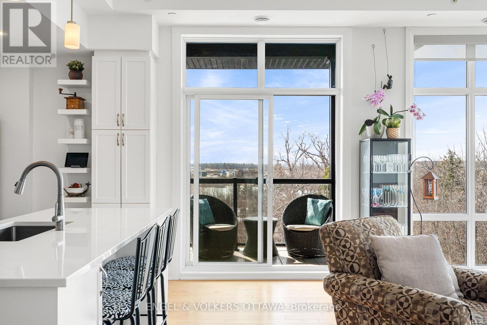 402 - 110 Cortile Private