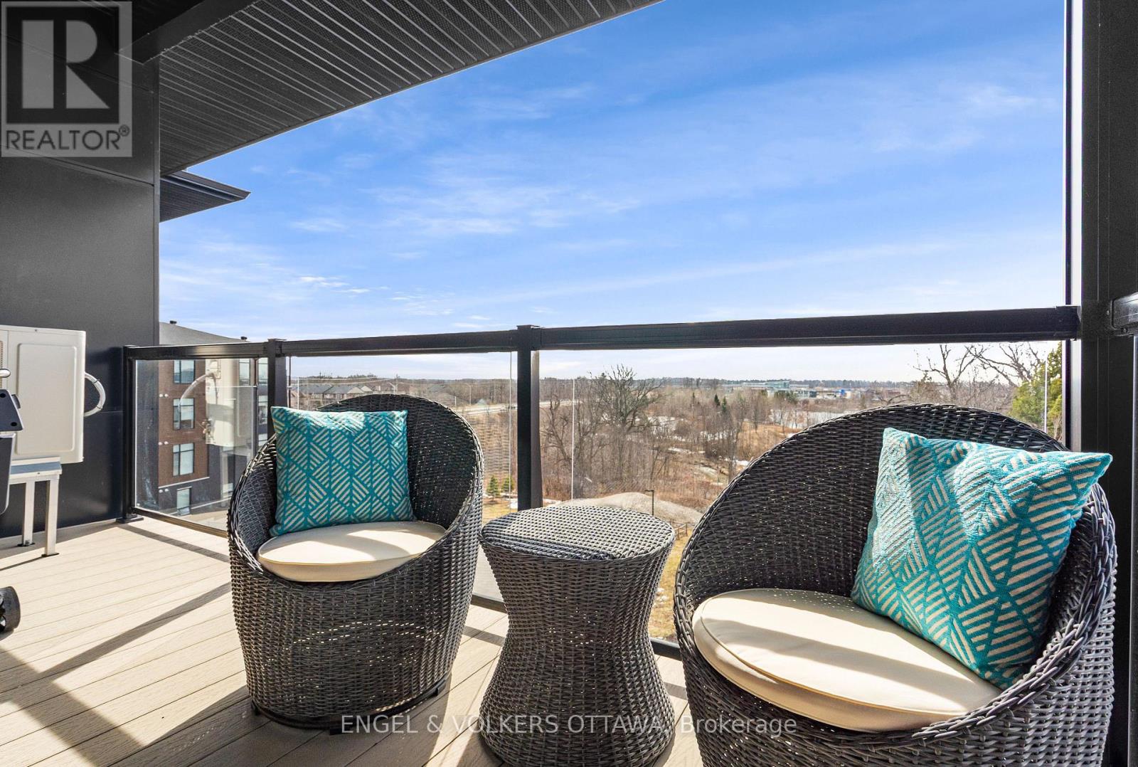 402 - 110 Cortile Private