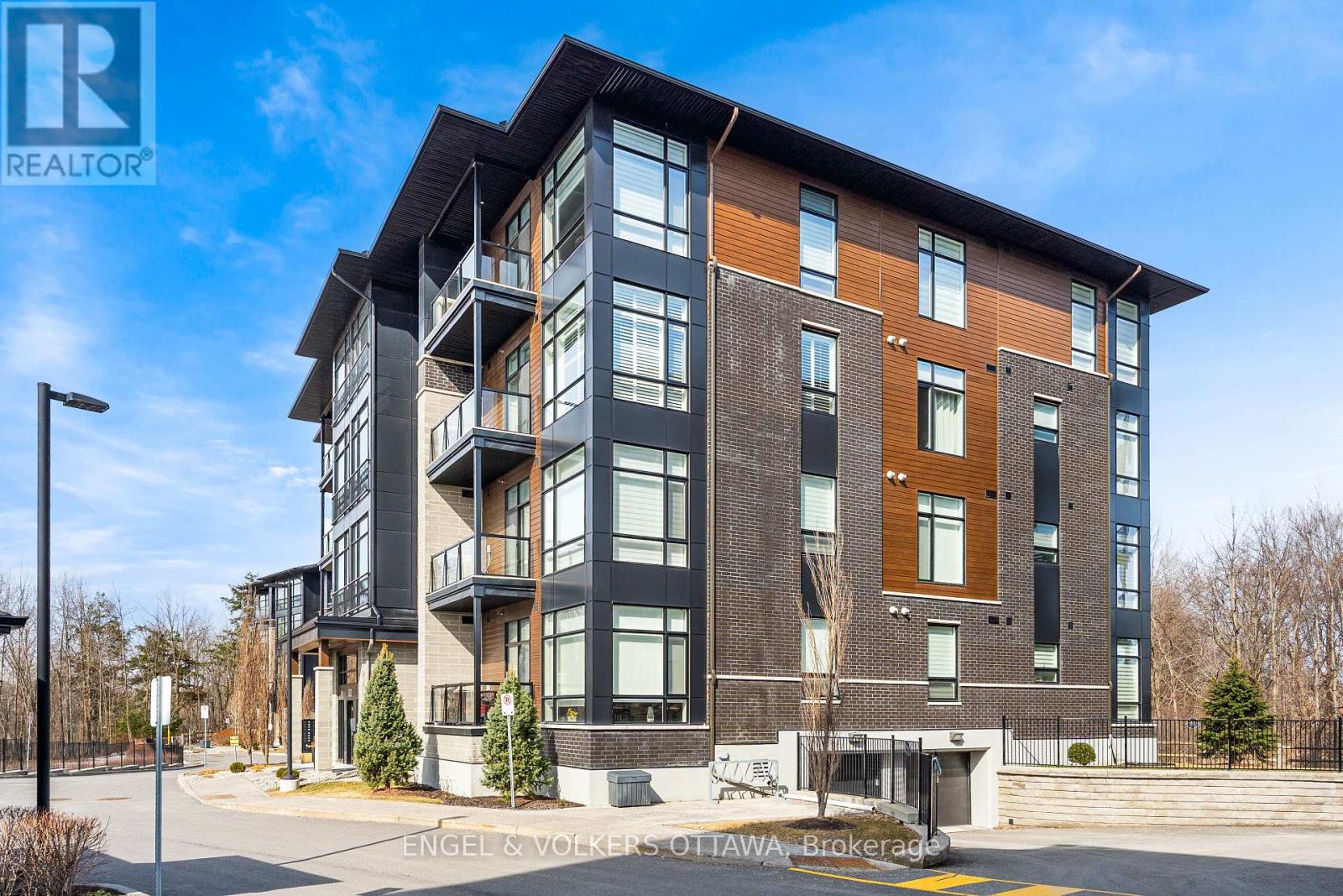 402 - 110 Cortile Private