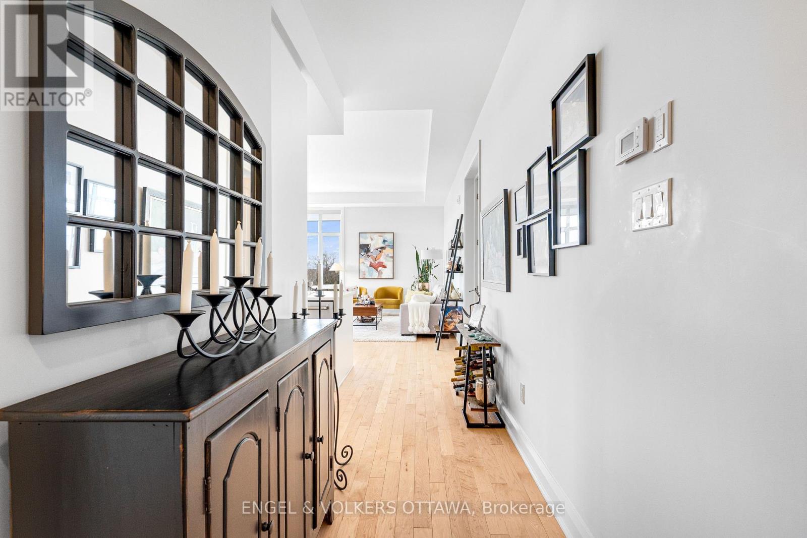 402 - 110 Cortile Private