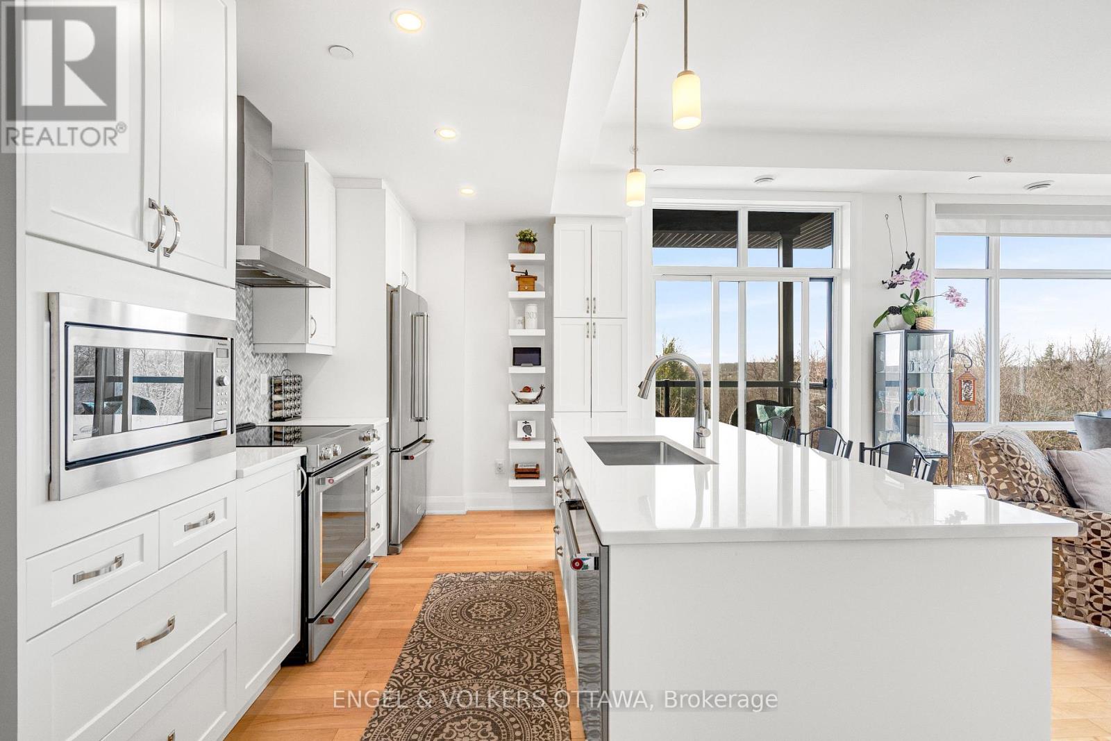 402 - 110 Cortile Private