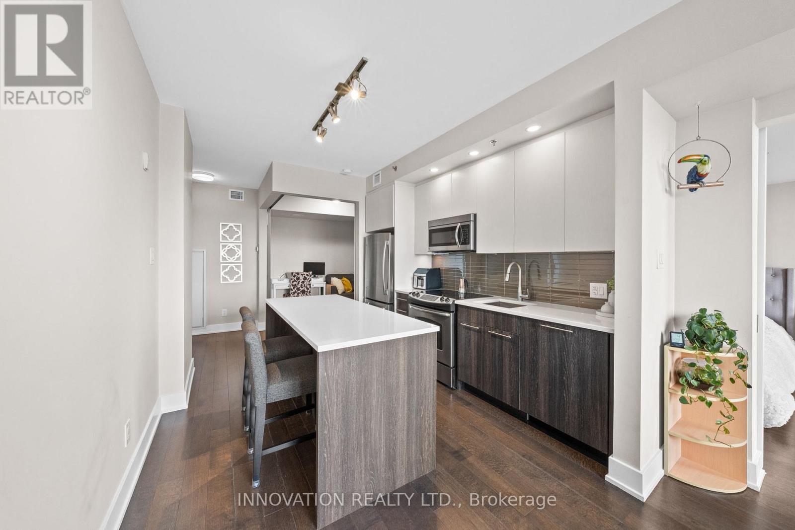 807 - 88 Richmond Road