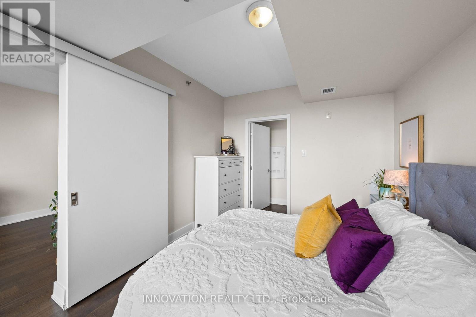 807 - 88 Richmond Road