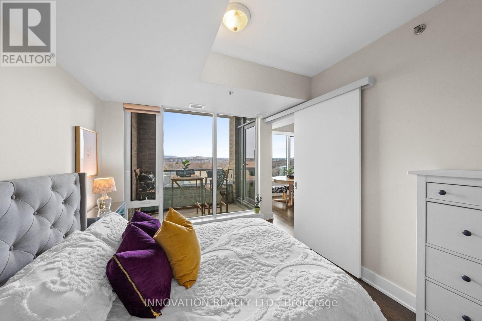 807 - 88 Richmond Road