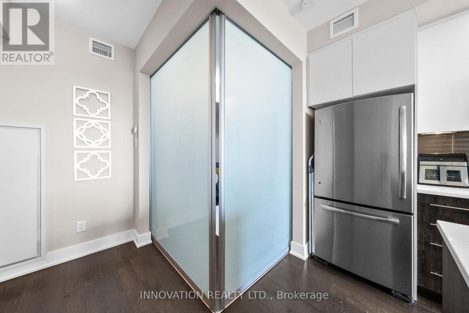 807 - 88 Richmond Road