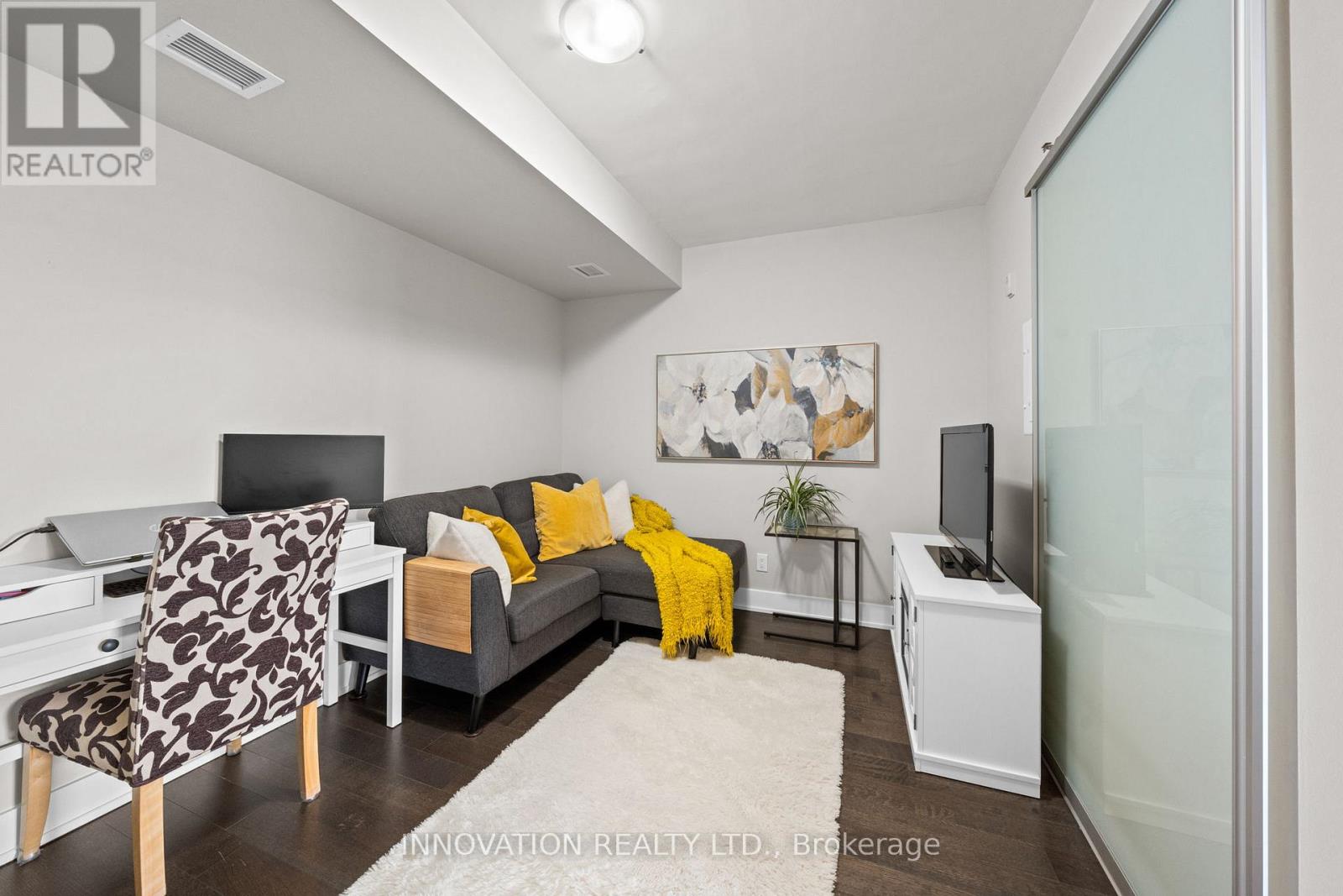 807 - 88 Richmond Road