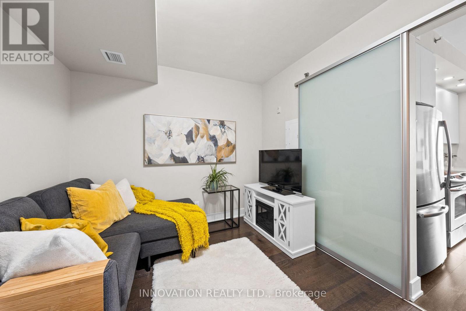 807 - 88 Richmond Road