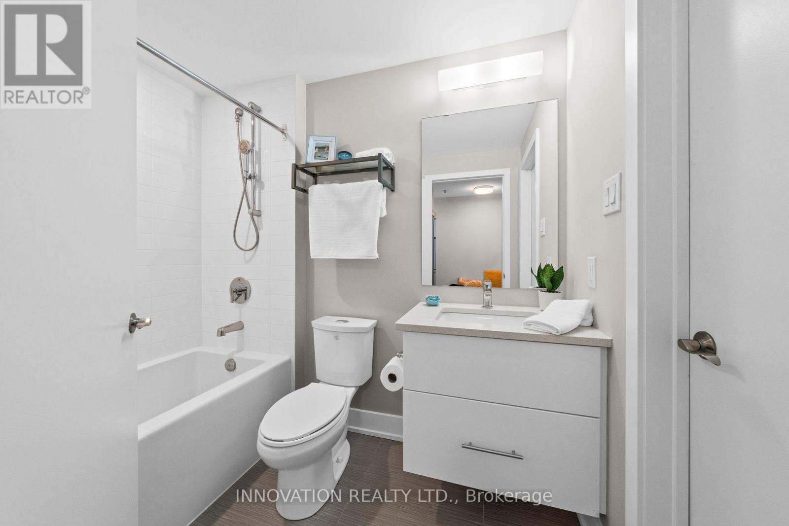 807 - 88 Richmond Road