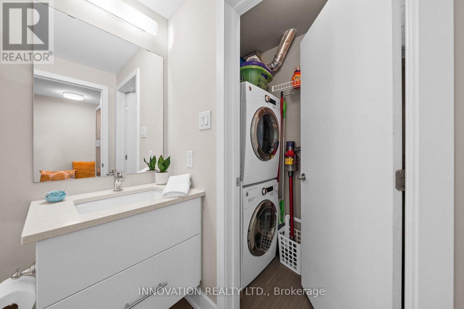 807 - 88 Richmond Road