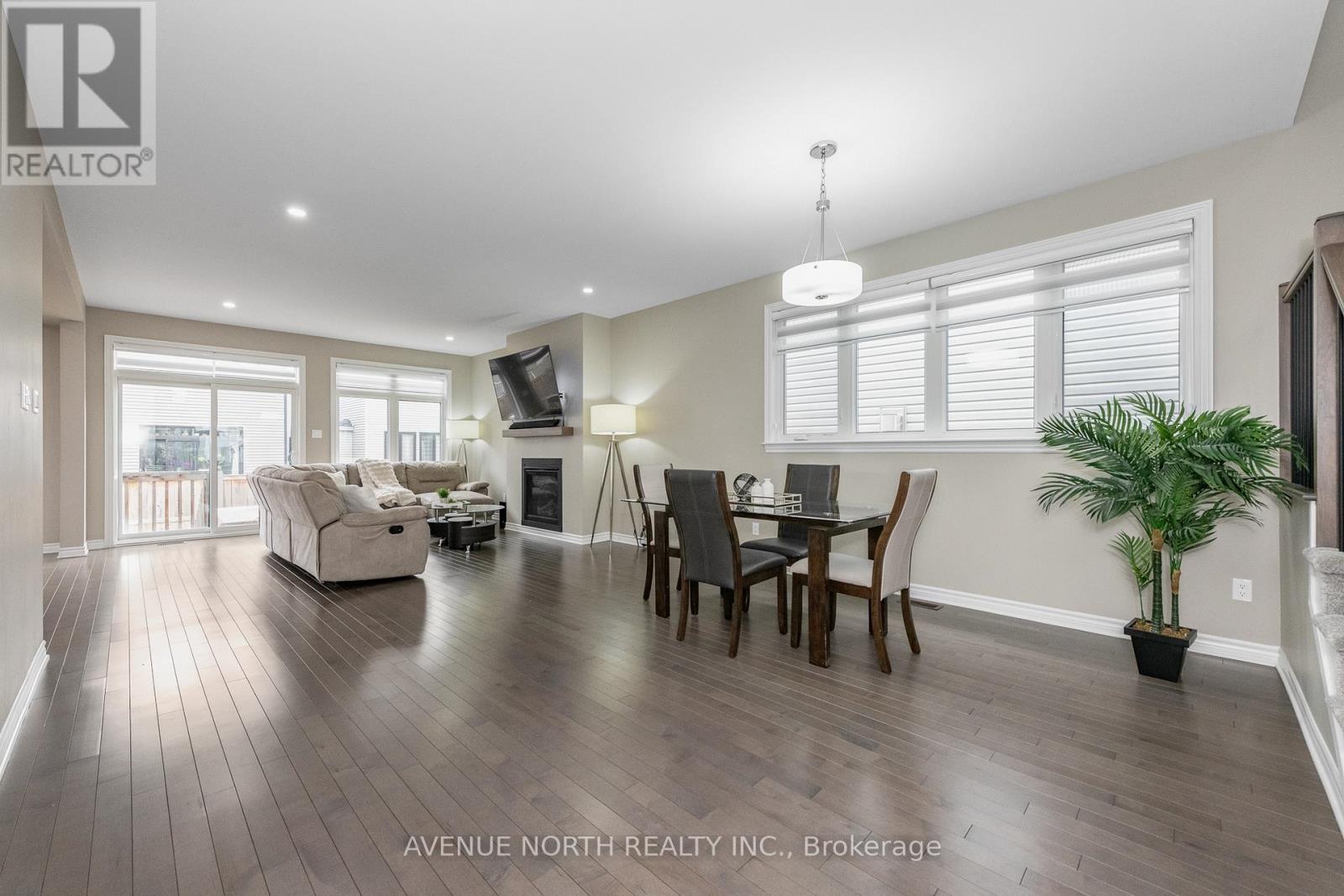 707 Moonflower Crescent