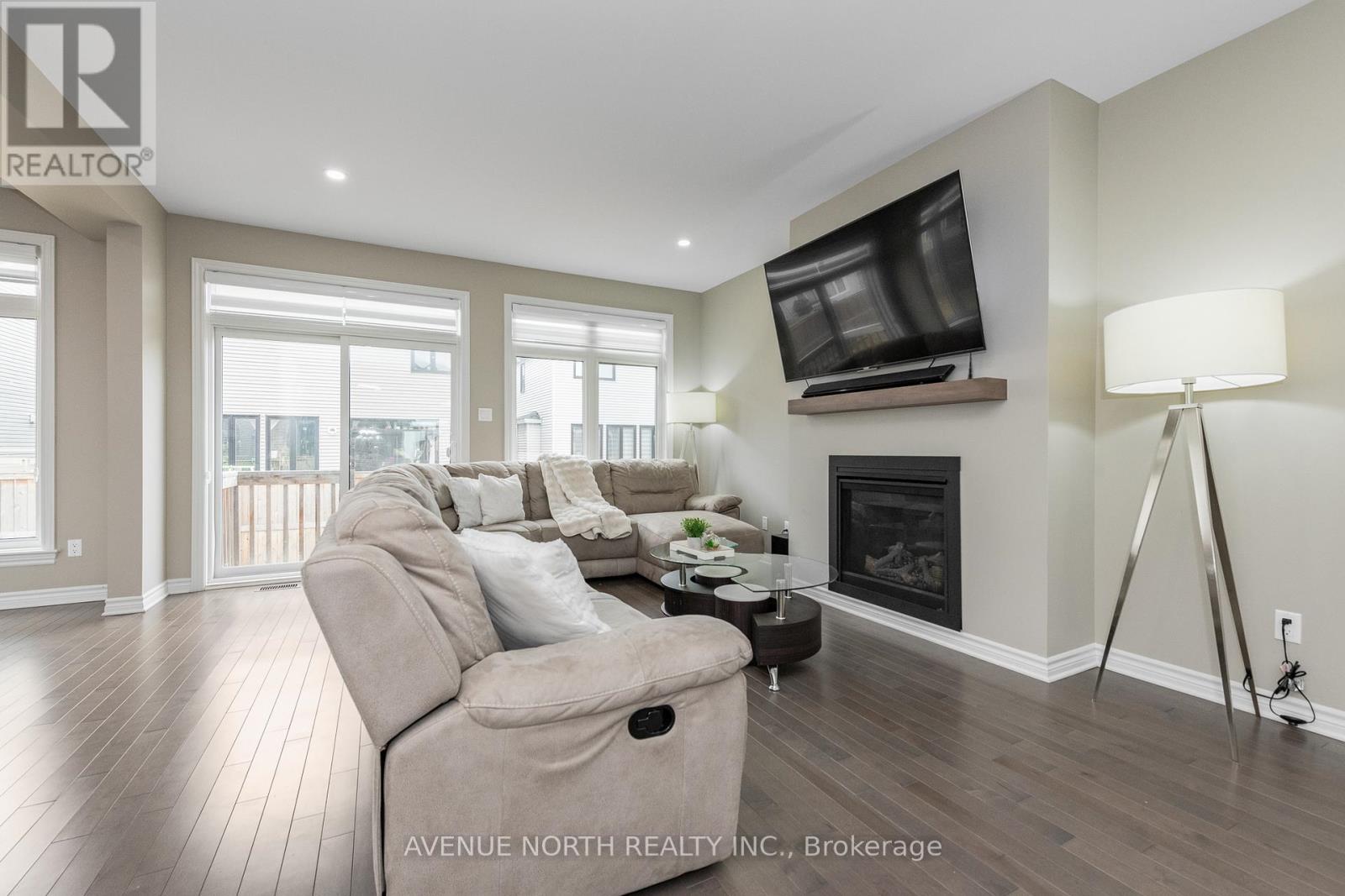 707 Moonflower Crescent