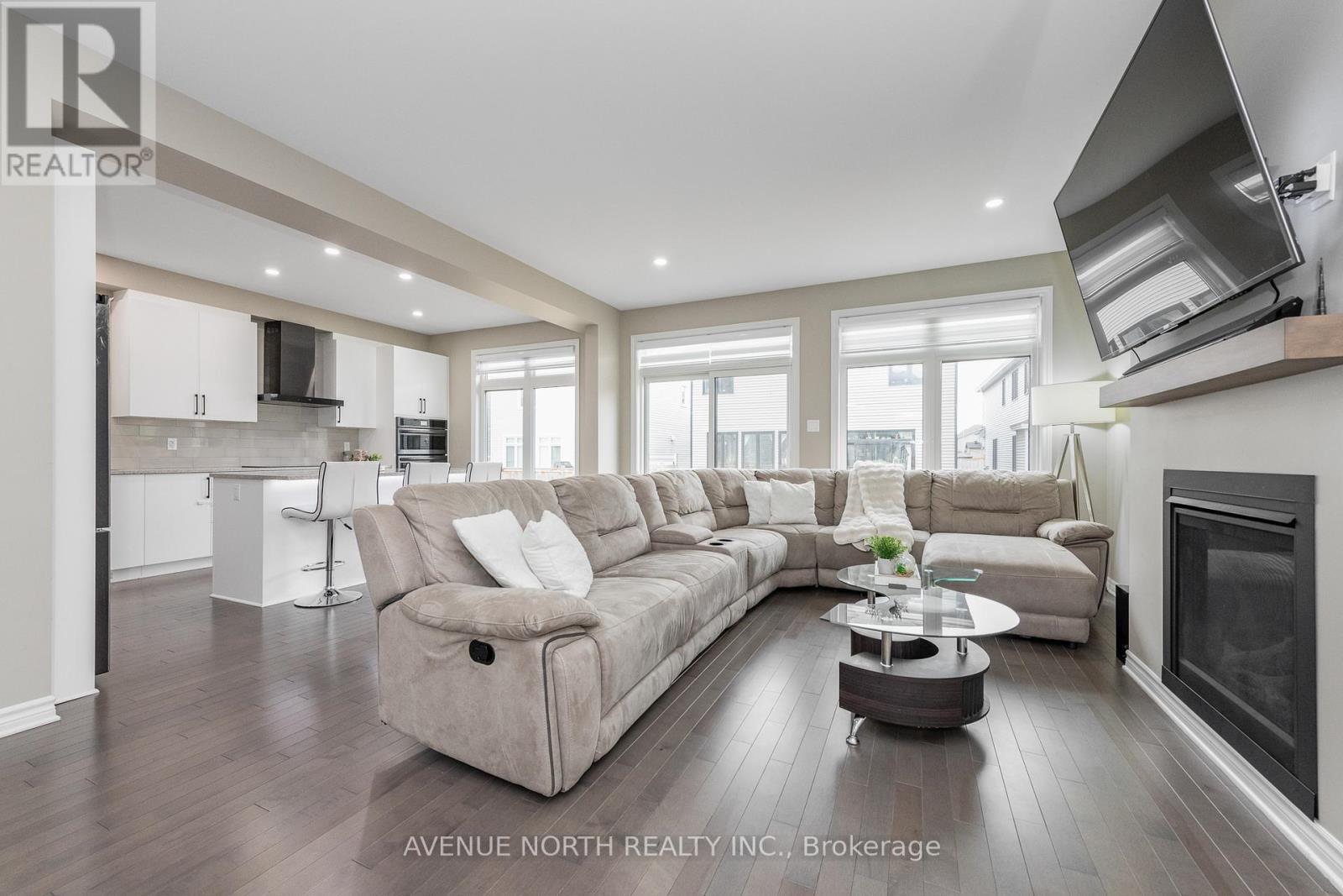 707 Moonflower Crescent