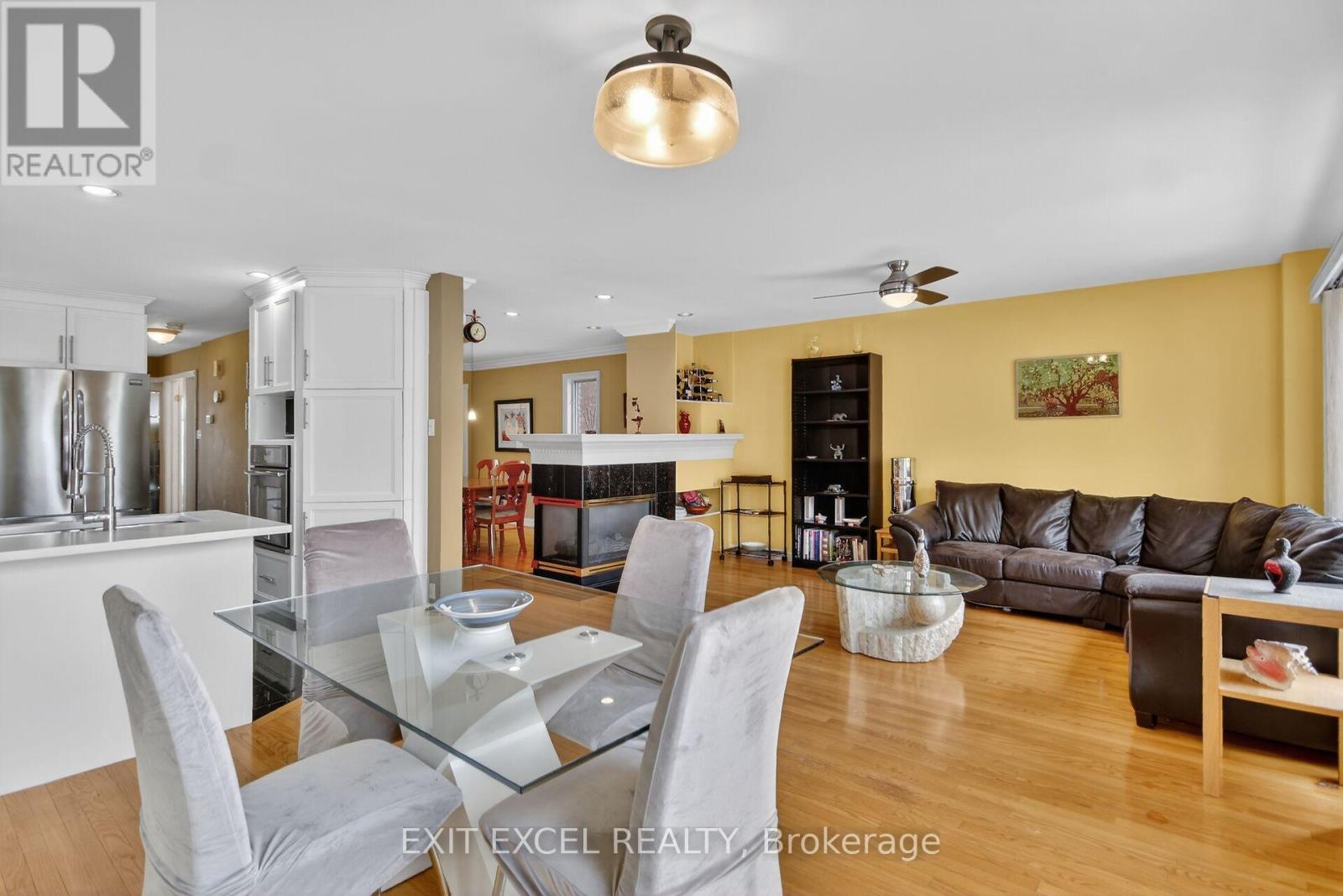 b Normandy Cr. Normandy Crescent, Unit 1093