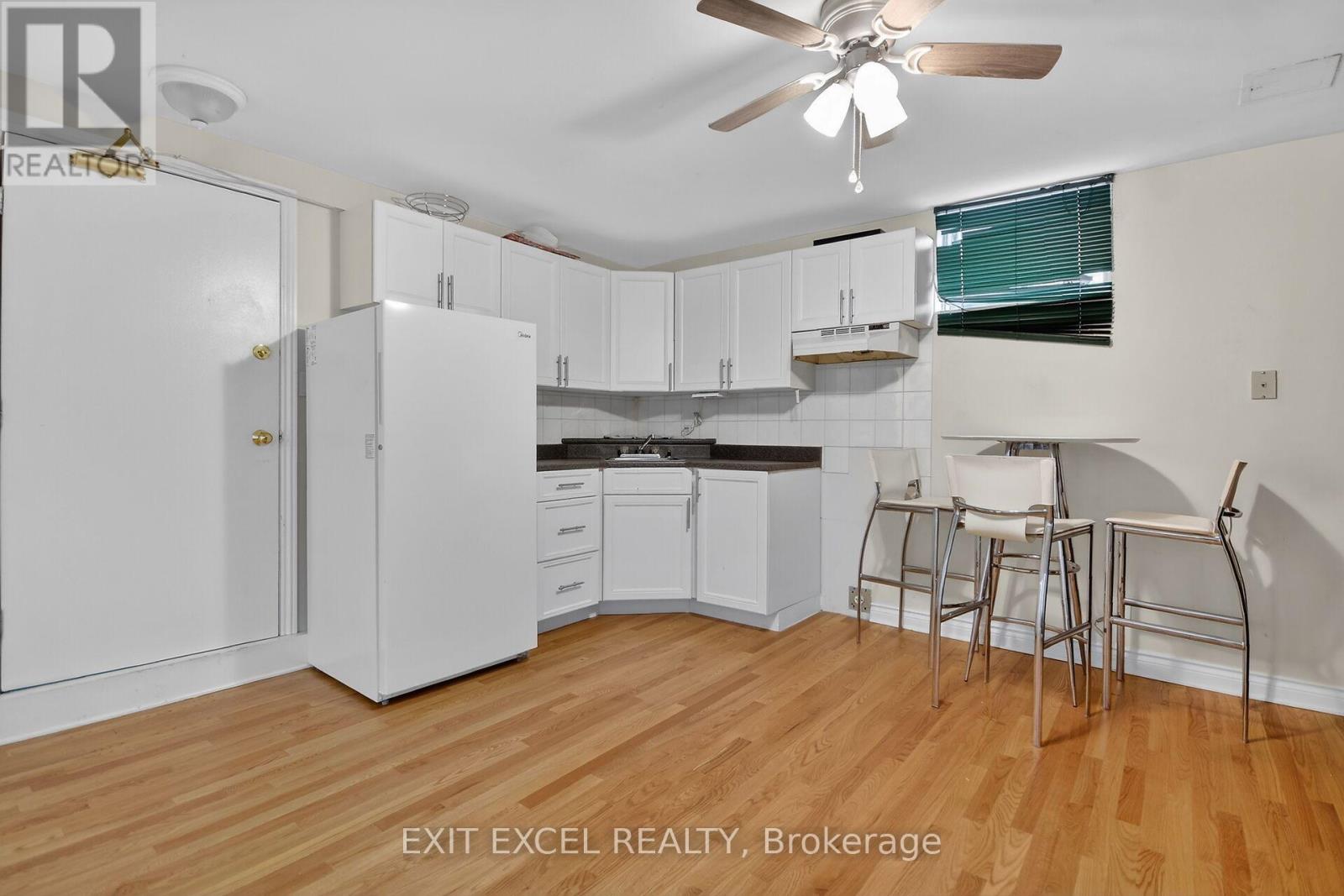 b Normandy Cr. Normandy Crescent, Unit 1093