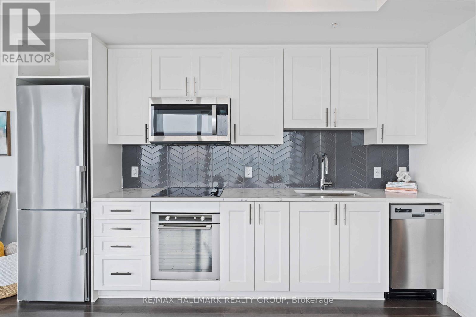 3108 - 805 Carling Avenue