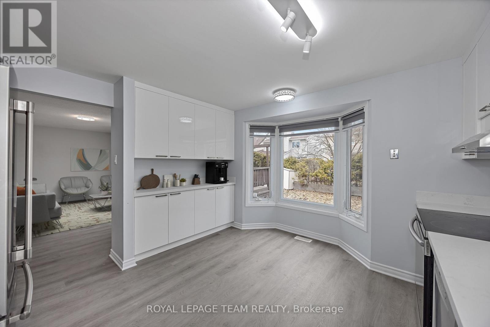 69 Pinetrail Crescent