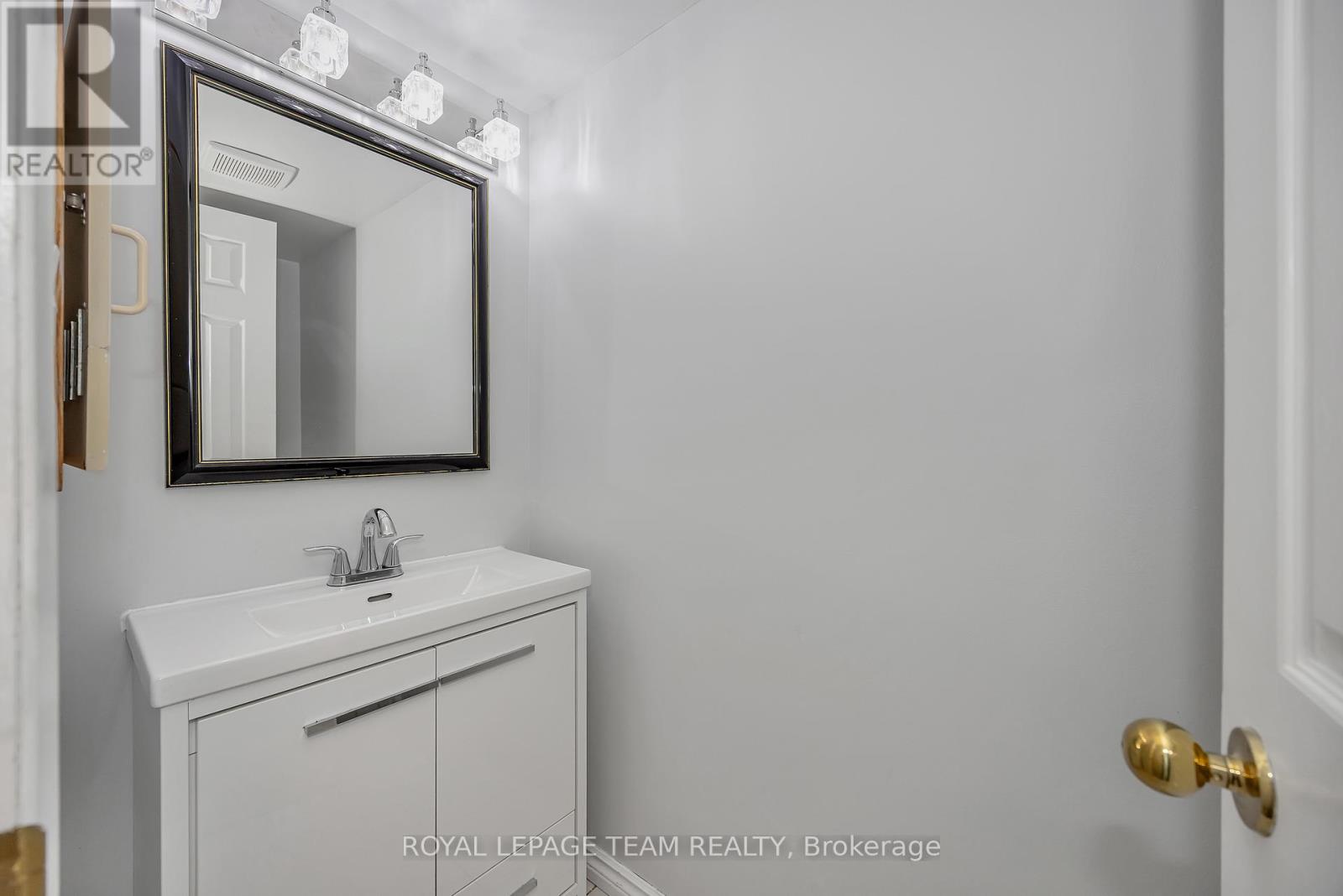 69 Pinetrail Crescent