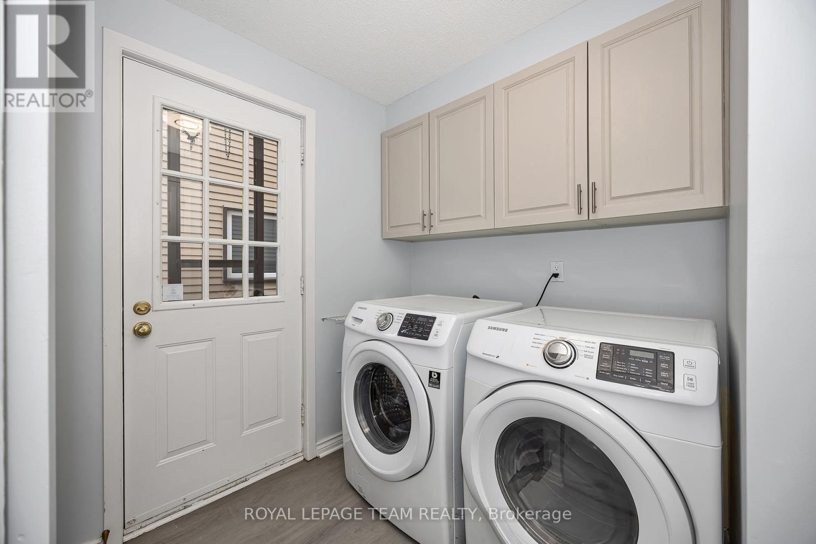 69 Pinetrail Crescent