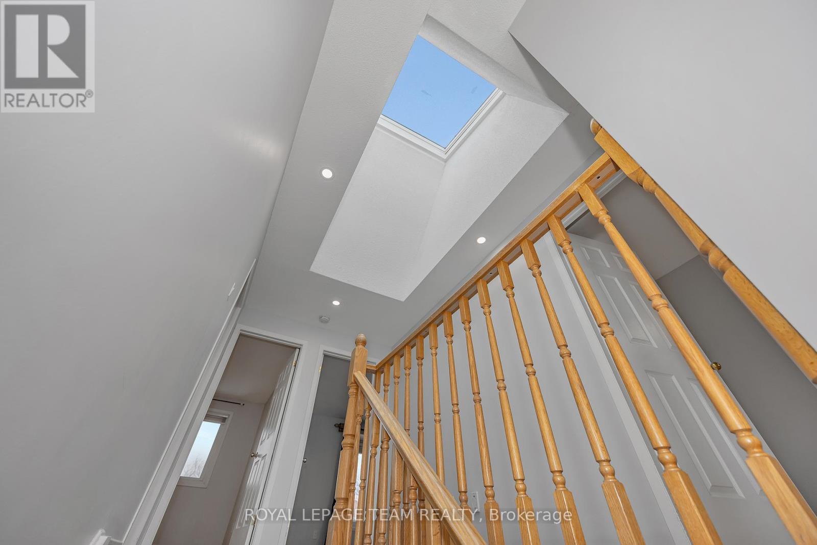 69 Pinetrail Crescent