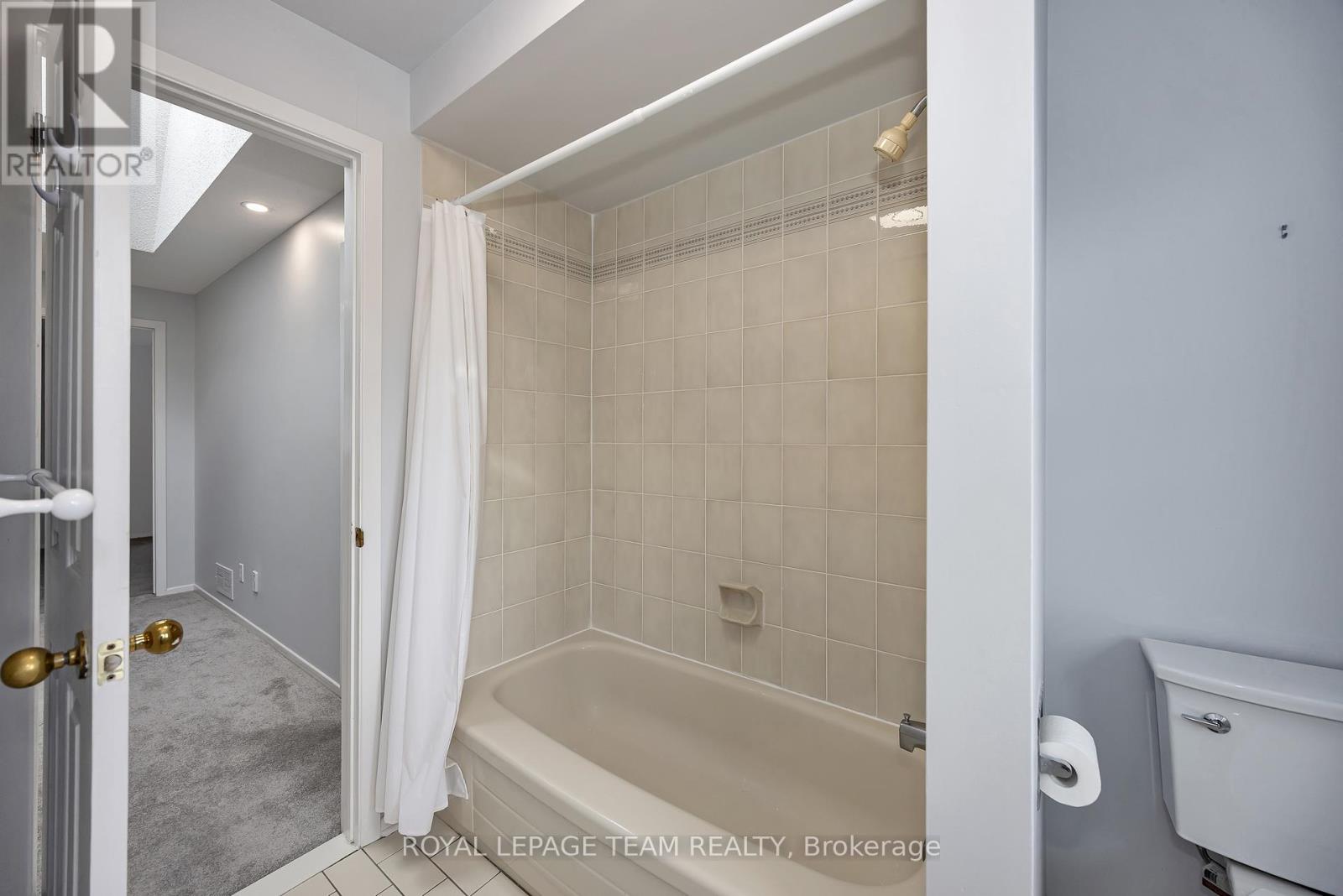 69 Pinetrail Crescent