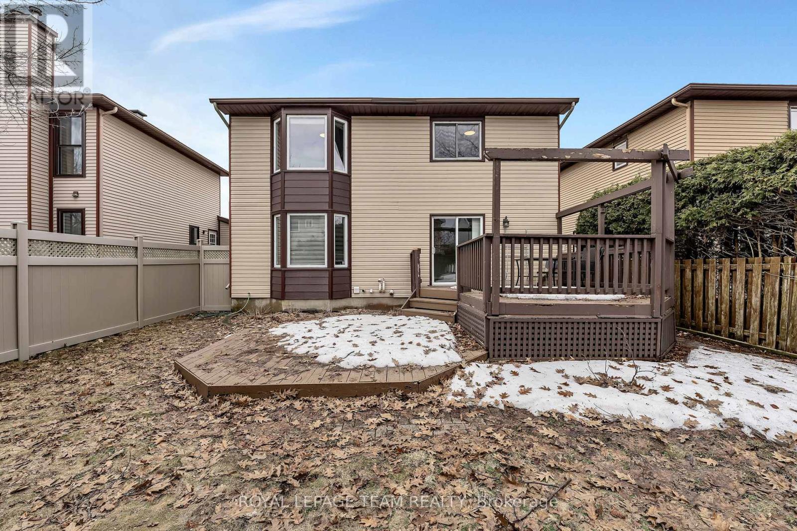 69 Pinetrail Crescent