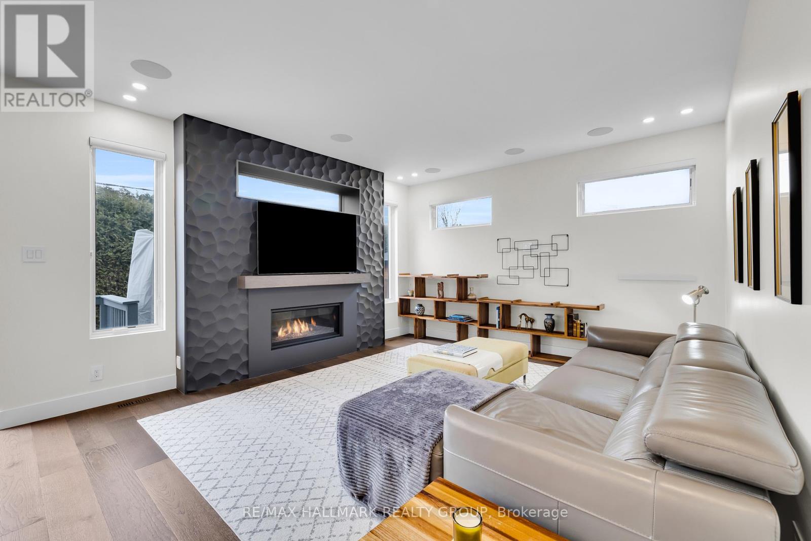 1976 Lenester Avenue