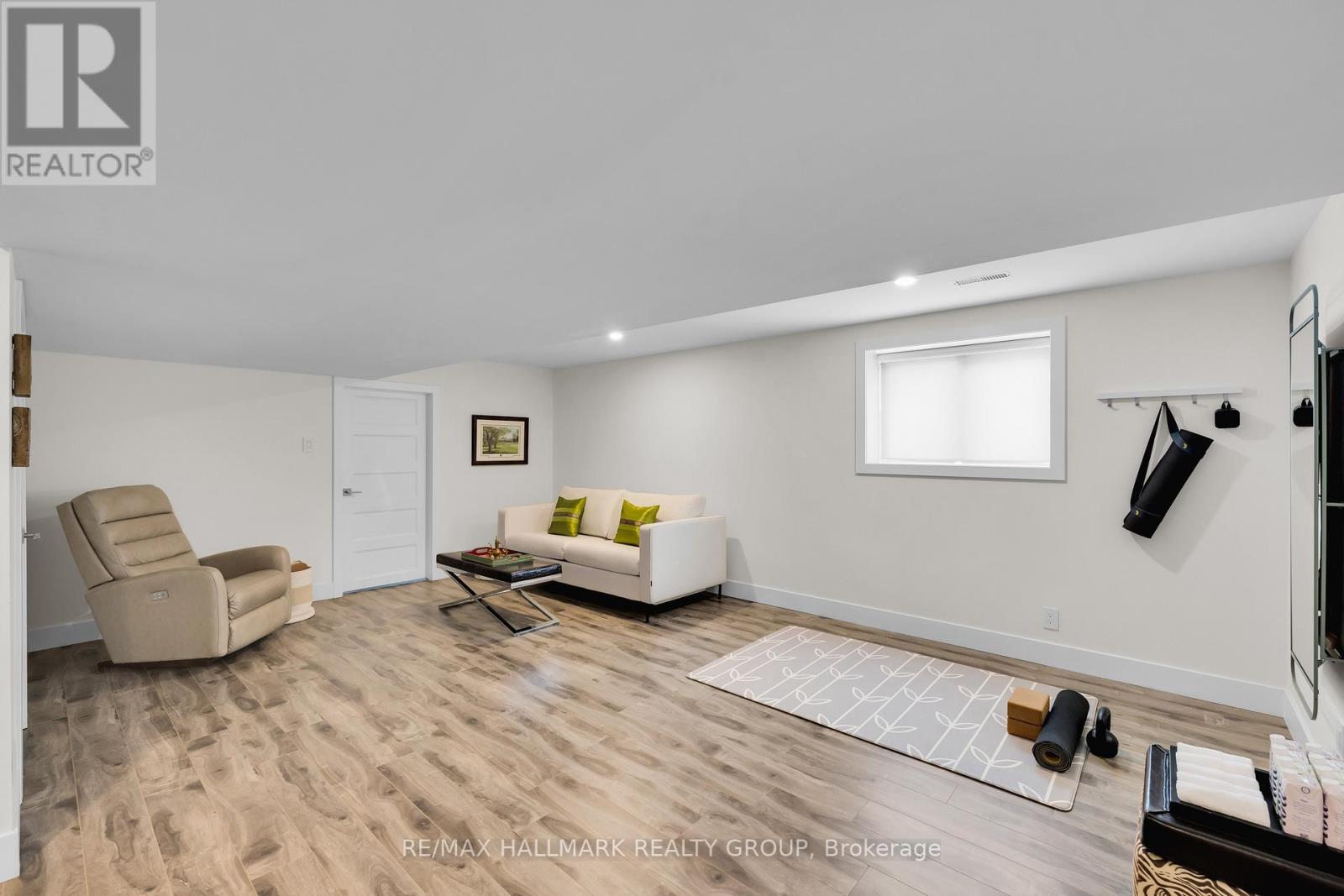 1976 Lenester Avenue