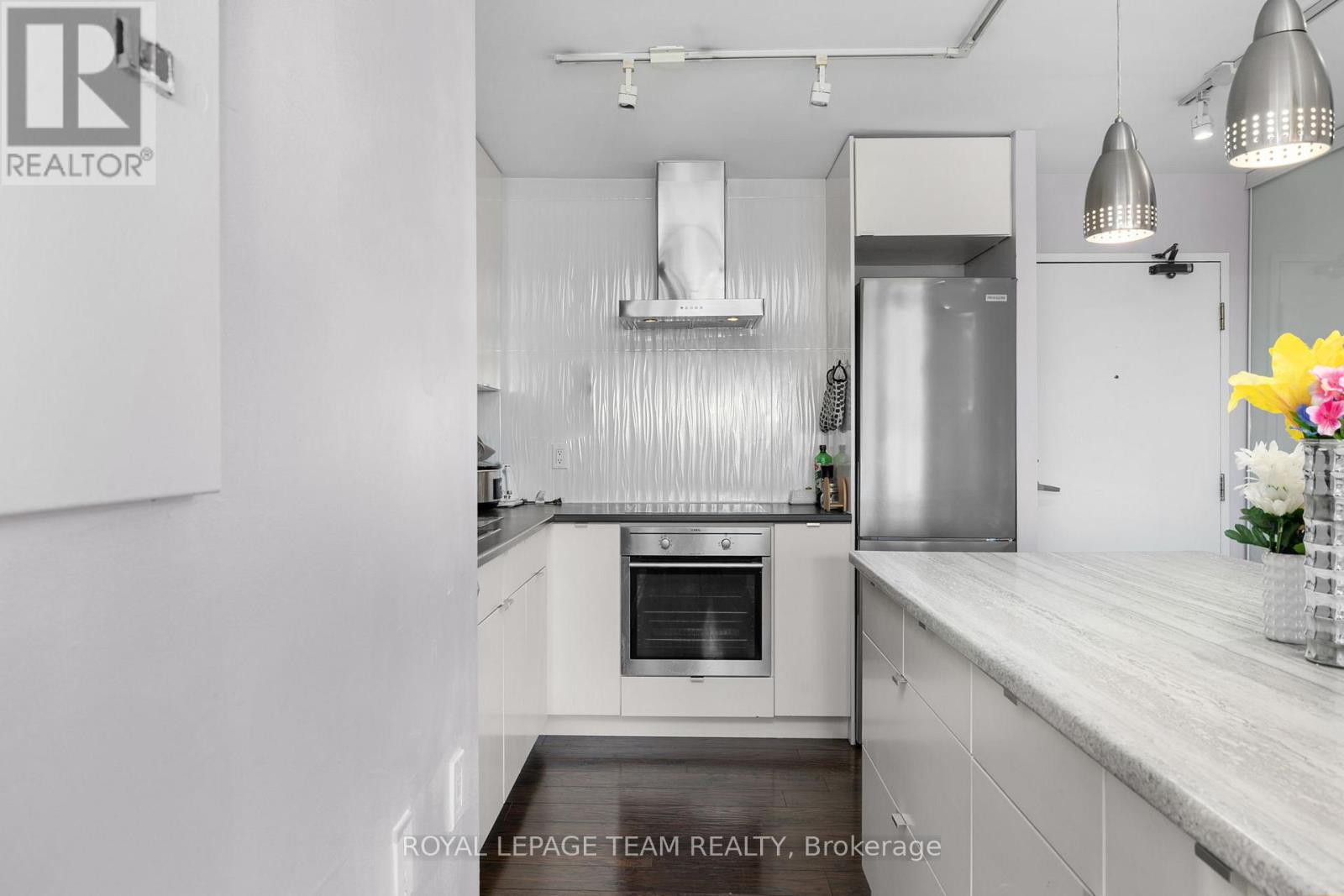 1114 - 40 Landry Street