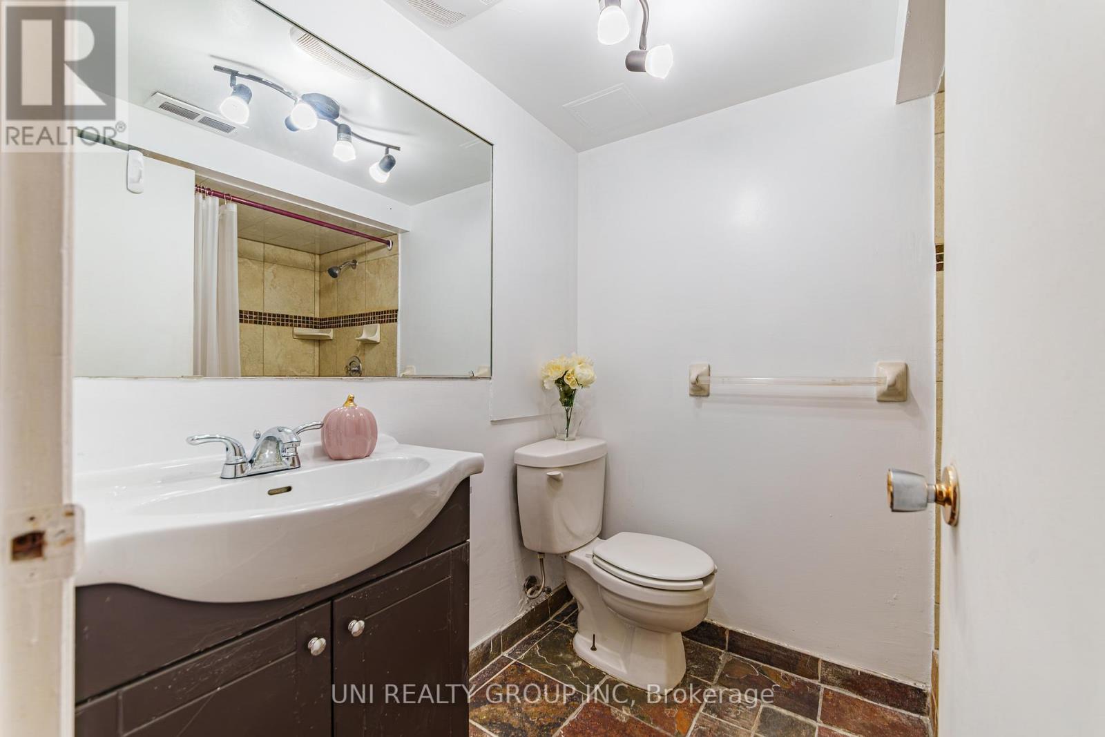 17 Forest Park Avenue