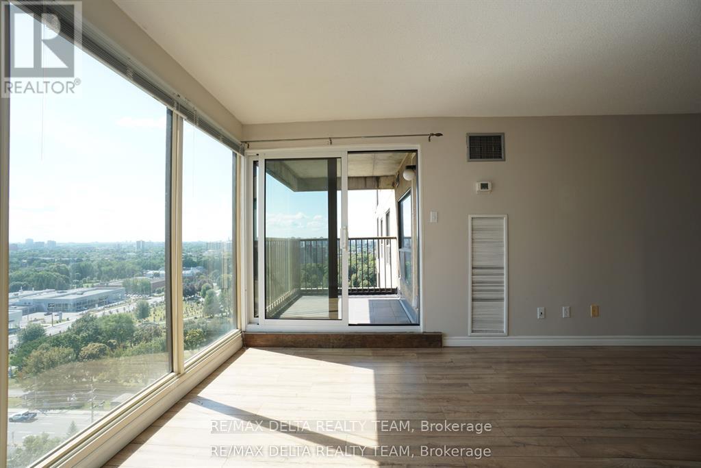 1506 - 545 St Laurent Boulevard